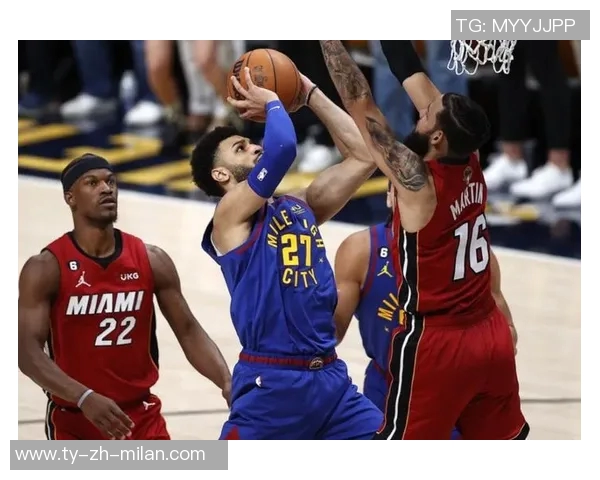 理查兹半场表现抢眼5中3斩获7分助攻1次正负值高达16分 理查兹半场表现抢眼5中3斩获7分助攻1次正负值高达16分