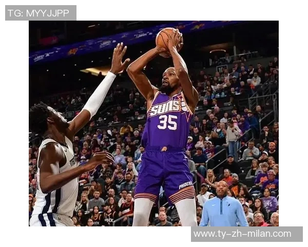 杜兰特半场表现稳定得分10分三分球未能命中展现全能能力 杜兰特半场表现稳定得分10分三分球未能命中展现全能能力