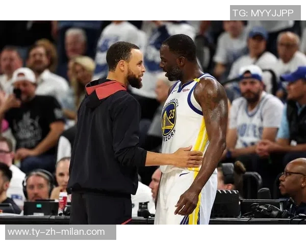 科尔称巴特勒在训练后与库明加交流给予他许多帮助和指导 科尔称巴特勒在训练后与库明加交流给予他许多帮助和指导