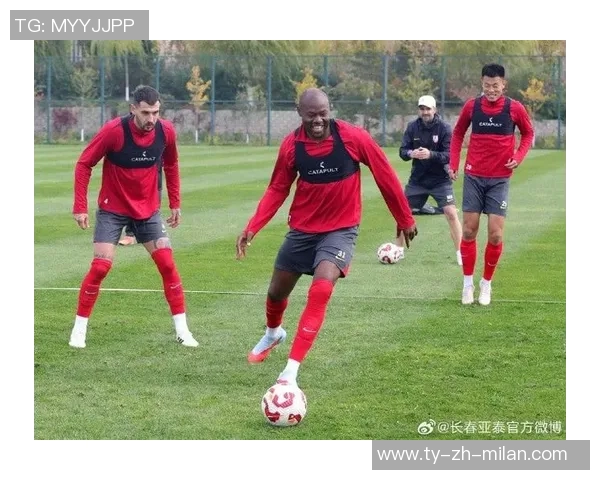 长春气温骤降却挡不住亚泰将士训练热情奋勇备战新赛季