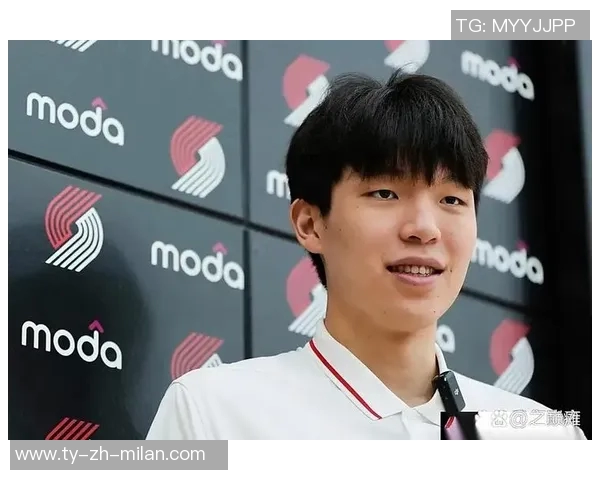 开拓者前线记者小傅期待小杨在篮球场上展现真实自我的那一天 开拓者前线记者小傅期待小杨在篮球场上展现真实自我的那一天