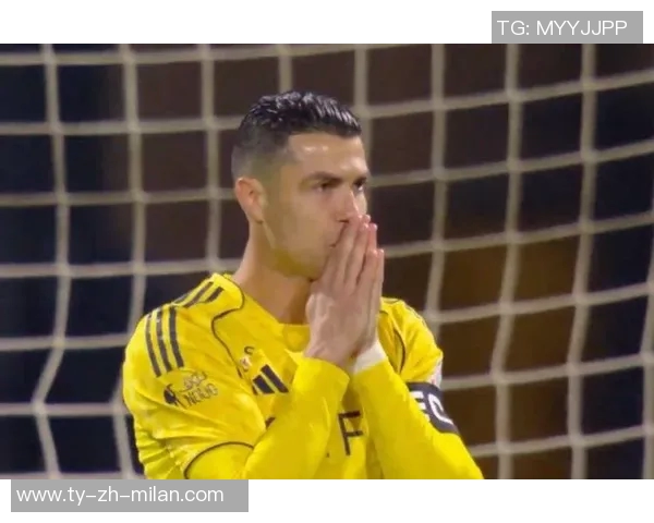 C罗禁区内遭铲倒裁判判越位在先未判点球引发争议